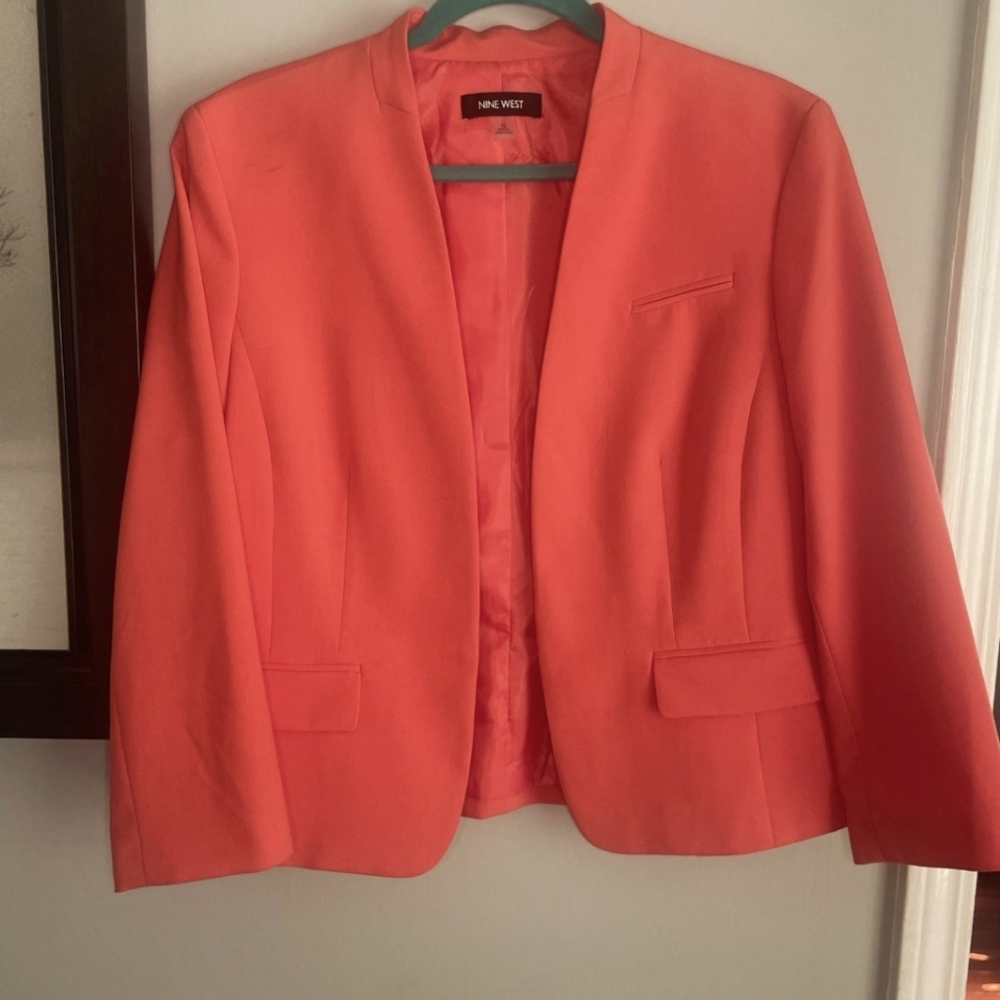 Nine West Skirted Tooo Cute Suit Size 12 Peach White and Black